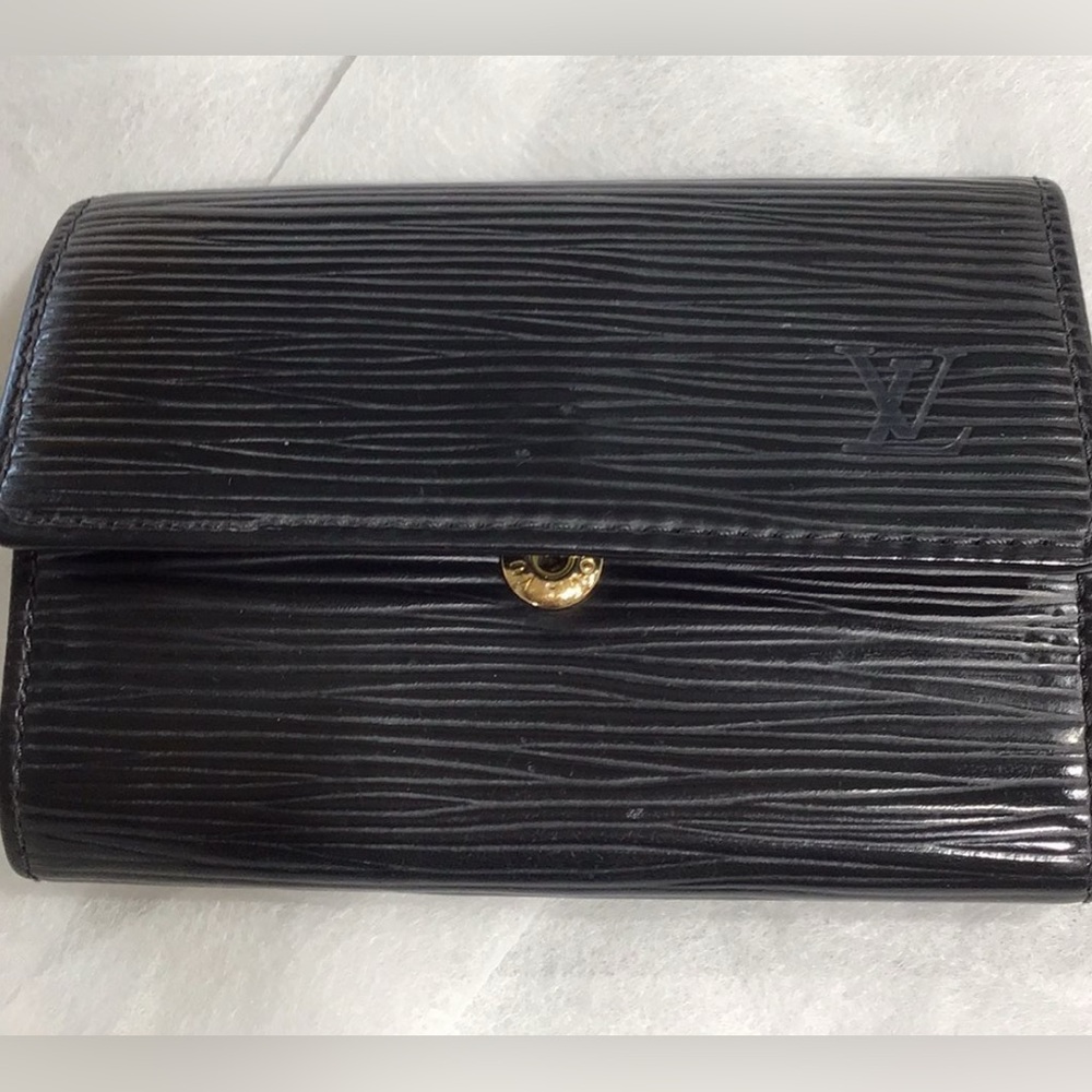 Louis Vuitton Black Epi keychain w/all rings